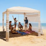 VEVOR Tonnelle de Plage 2,4 x 2,4 m, Abri Soleil avec Parois Latérales et Poches à Sable, Tente de Plage Portable pour Camping Extérieur, Protection ...