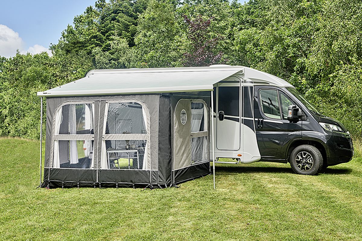 auvent-pour-camping-car-701nqe.jpg Guide d'achat : comment bien choisir l'auvent de votre camping car Le Monde du Camping Car – Image 1