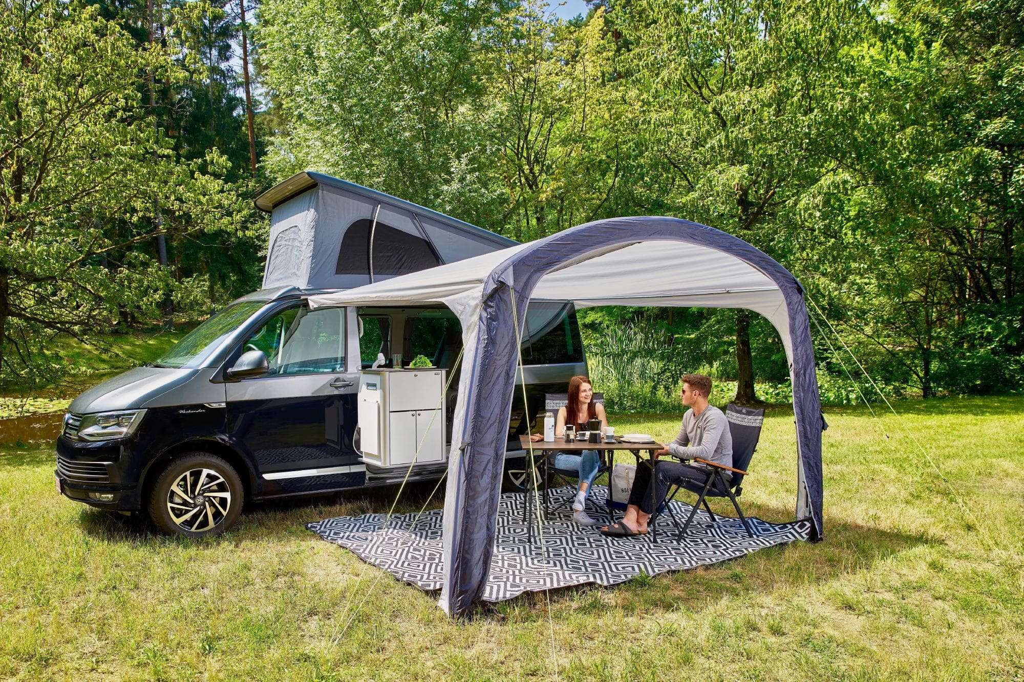 auvent-van-561vvr.jpg Top 3 : les auvents gonflables pour vans et fourgons Vanlife Magazine – Image 1
