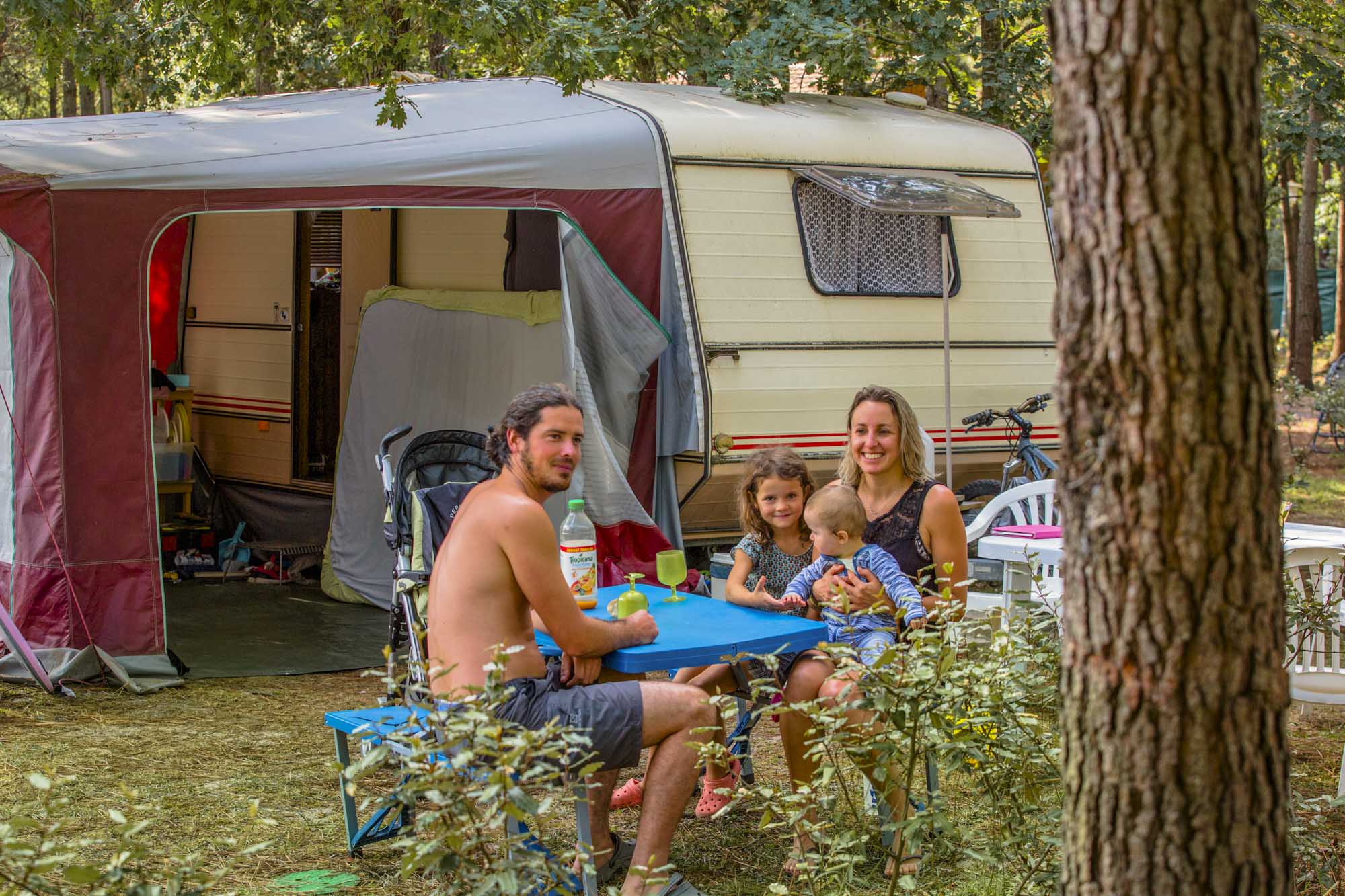 camping-emplacement-caravane-019jkb.jpg Camping tente Landes : emplacement à partir de 11€ la nuit – Image 1