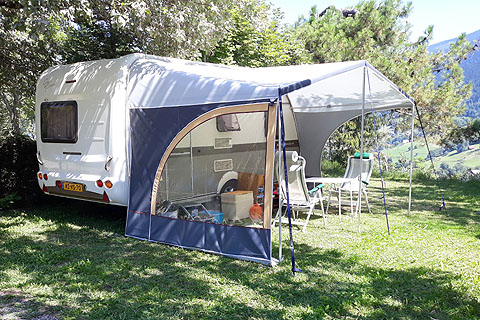 camping-emplacement-caravane-263txs.jpg Emplacement en montagne pour tente, caravane, camping car – Image 1