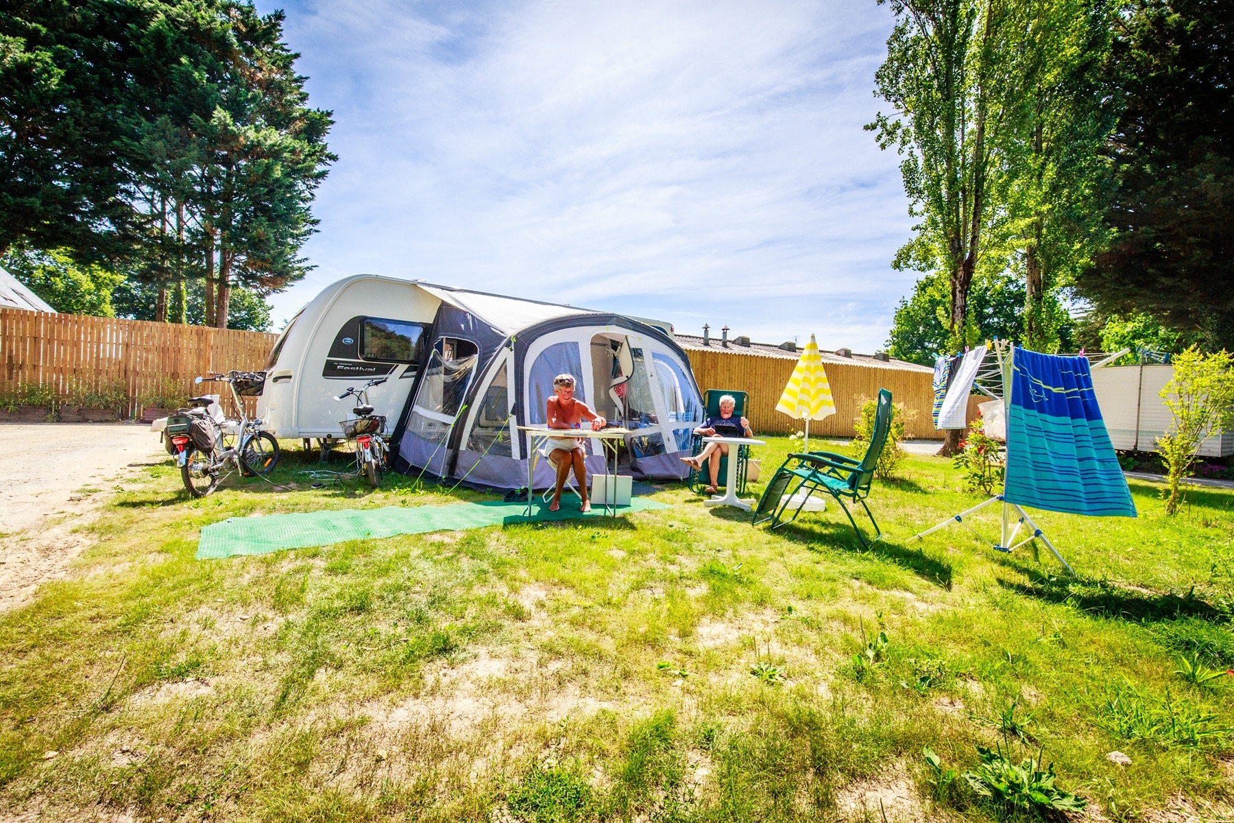 camping-emplacement-caravane-410avc.jpg Eden Villages | Camping Emplacement Caravane : espace, nature et bien être – Image 1