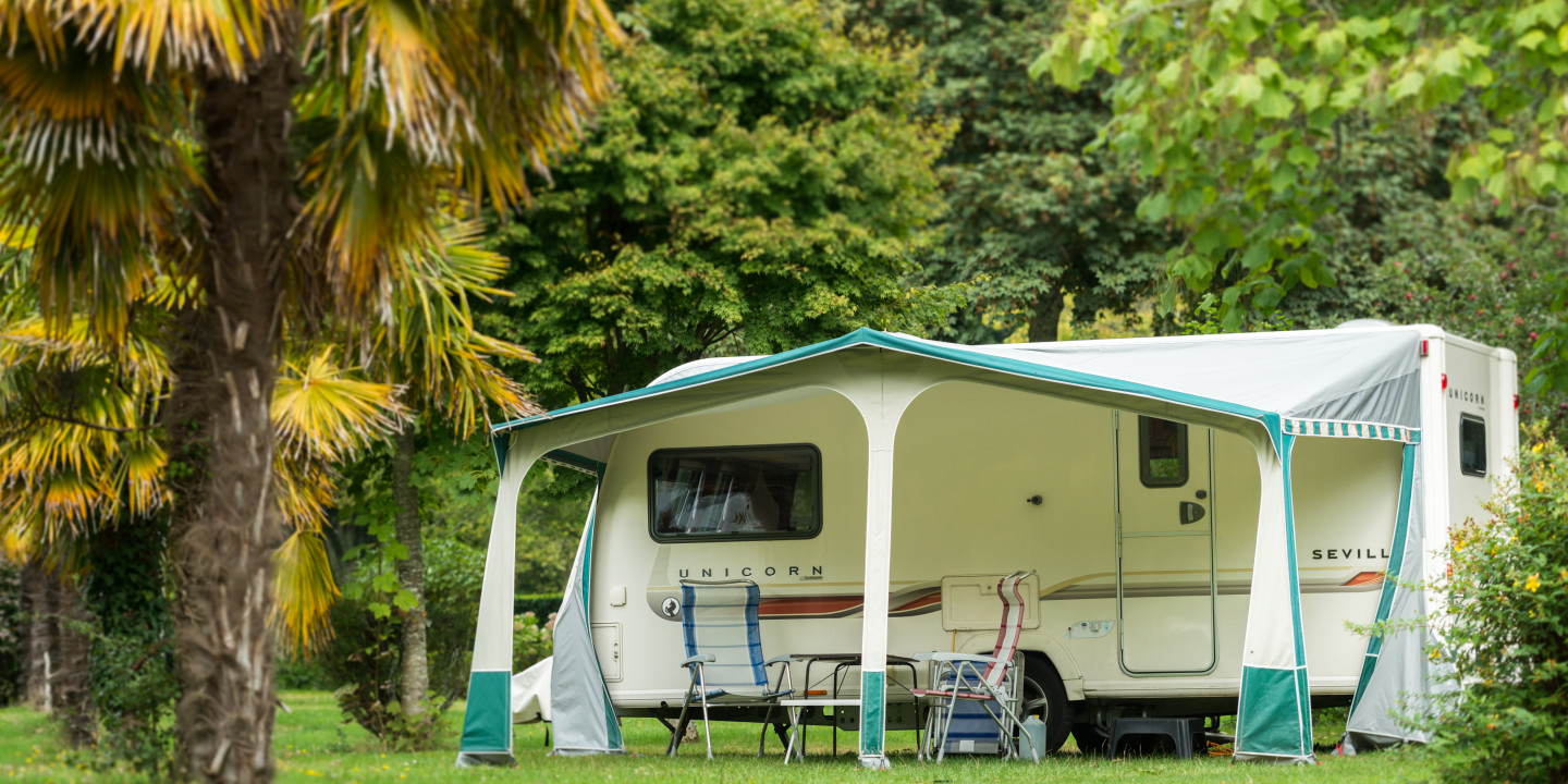 camping-emplacement-caravane-751nuu.jpg Camping Bretagne Emplacement Caravane | Camping l'Orangerie de Lanniron – Image 1