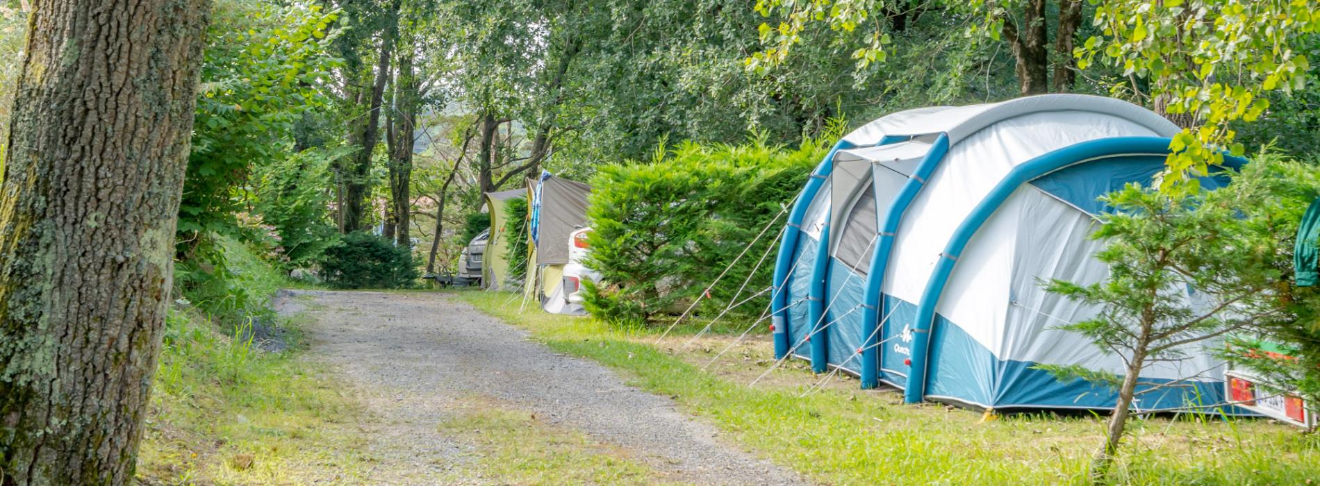 camping-emplacement-tente-297yuj.jpg Emplacement camping caravaning Pays Basque Emplacements tente cote basque – Image 1