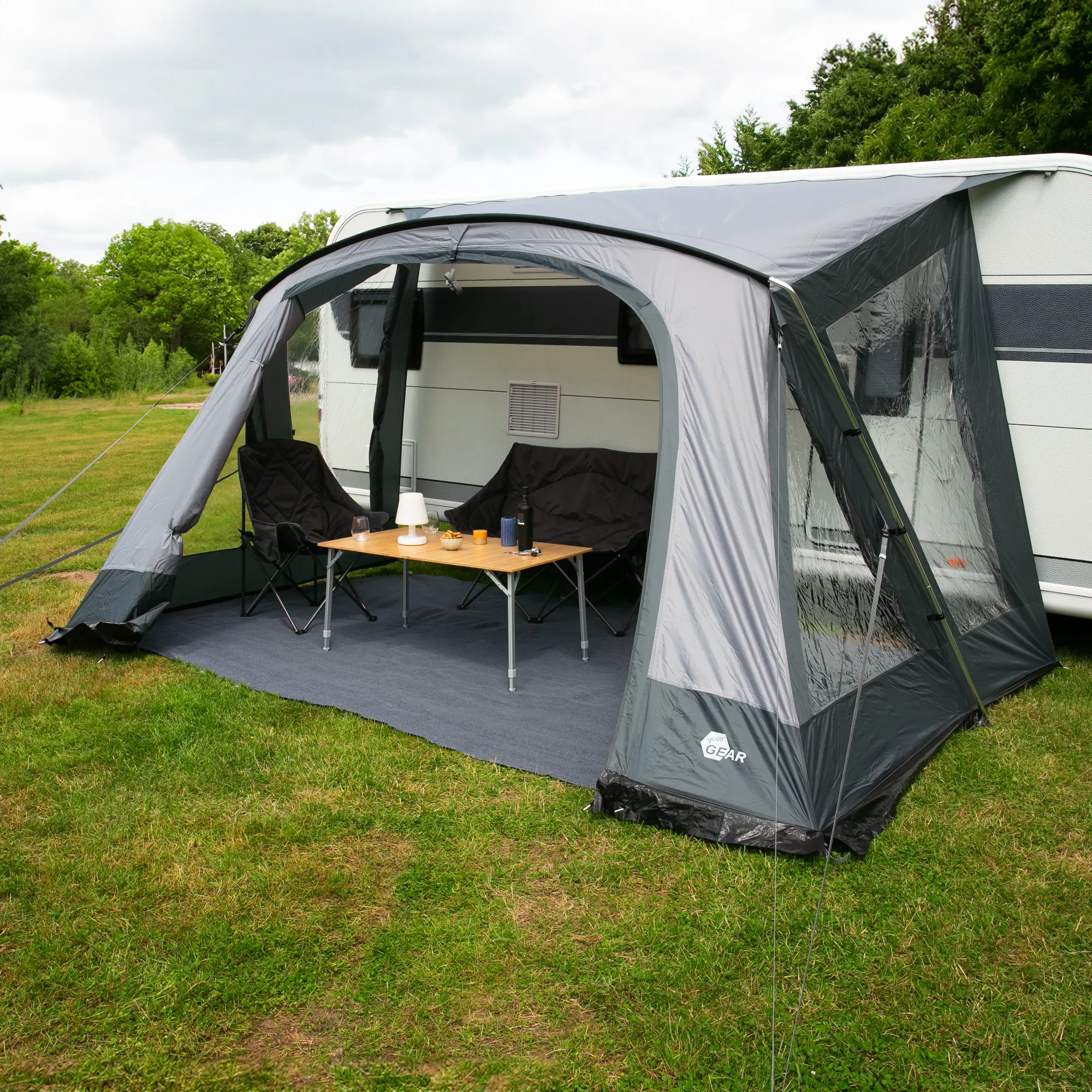 camping-pour-caravane-245ltv.webp Achetez des auvents pour caravanes – plus d'espace & de confort pour vos vacances en camping – Image 1