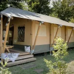 Eden Villages | Tente Aménagée Camping : l'expérience du glamping 4* en famille