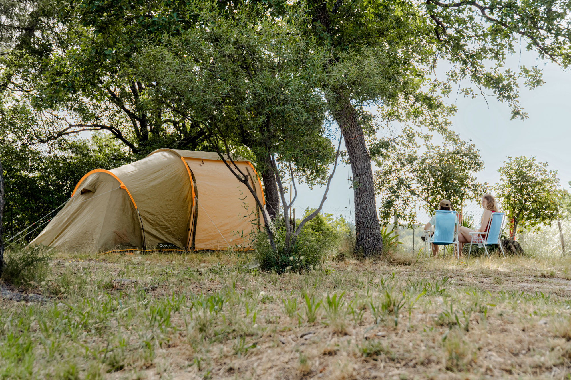 camping-tente-330edk.jpg Emplacement camping Marseille : séjour nature en Provence près des plages – Image 1