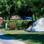 Camping en emplacement nu pour tente, caravane et camping car