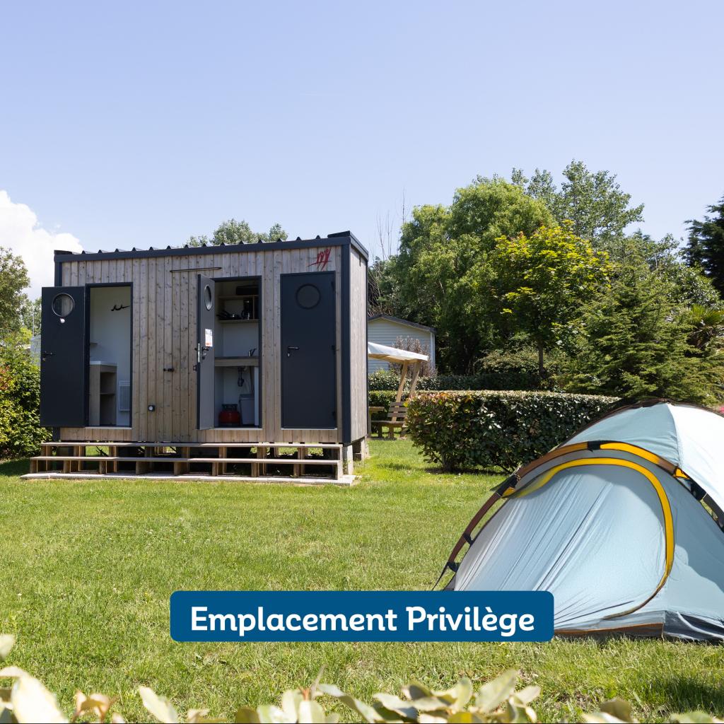 emplacement-camping-tente-465nkm.jpg Eden Villages | Emplacement Camping : cuisine, douche ou tout simple dès 15€ – Image 1
