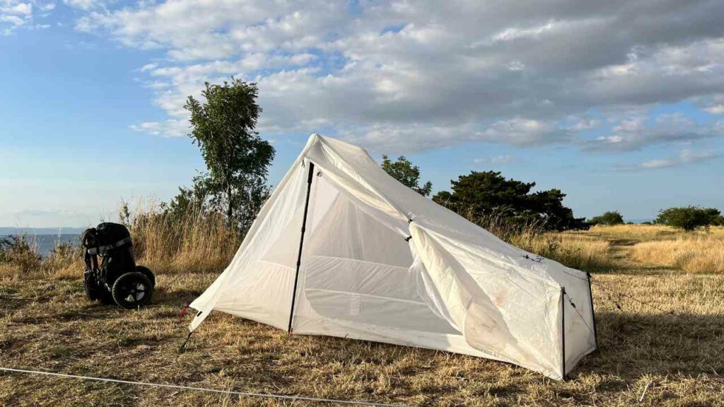 tarp-decathlon-585fkx.jpg Tente Tarp MT900 : test et avis sur cette tente 1 place – Image 1