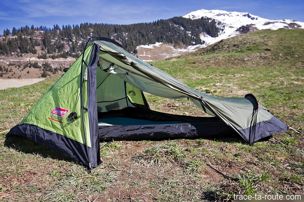 tente-bivouac-2-places-766fkn.jpg Test : Bivouac venteux avec la TENTE ARAVIS 2 COLEMAN Blog Outdoor △Trace Les Cimes△△ – Image 1