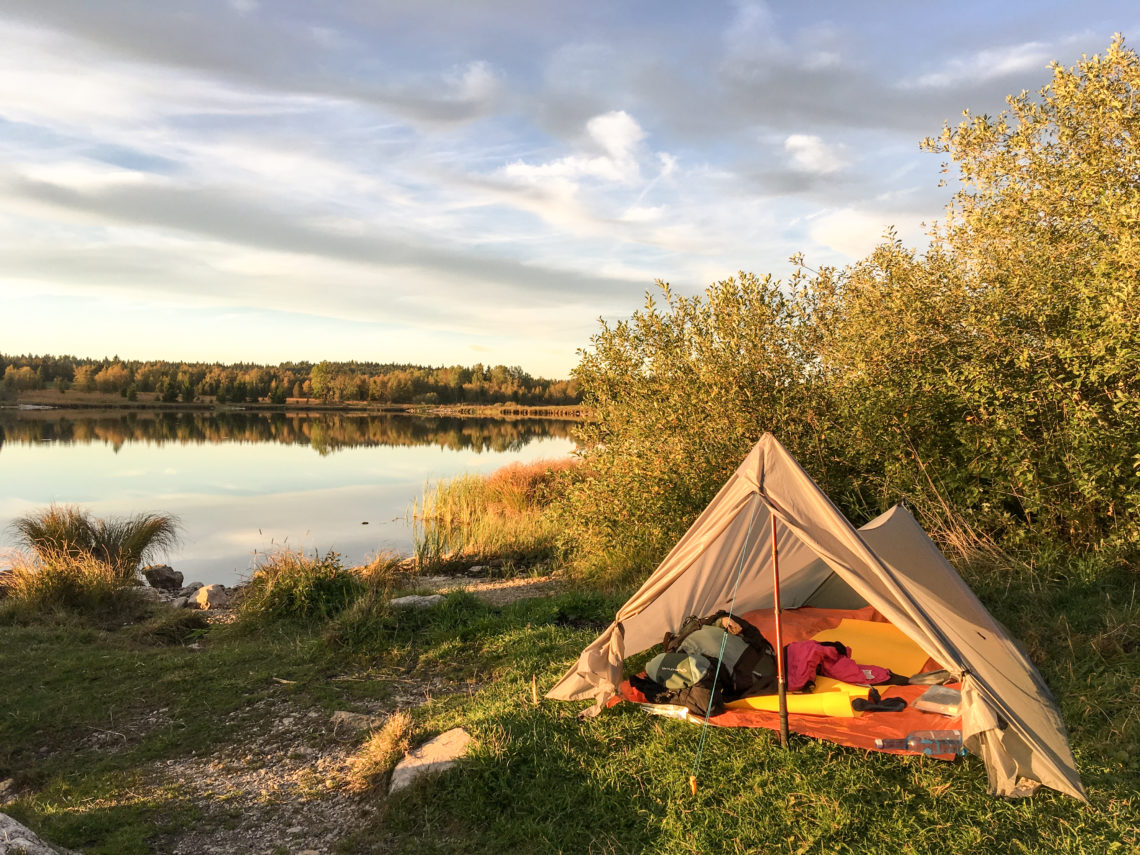 tente-bivouac-289muf.jpg Comment trouver le lieu parfait pour le bivouac ? – L'Instant Vagabond – Image 1