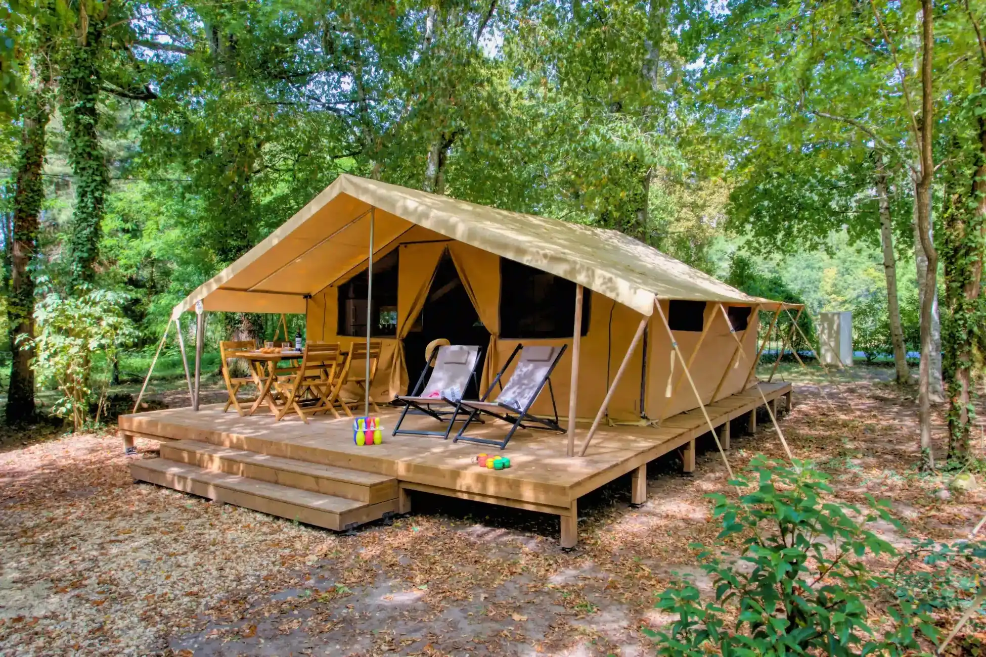 tente-camping-428jpg.webp Locations de tentes meublées en Dordogne | De tentes meublées près de Sarlat – Image 1