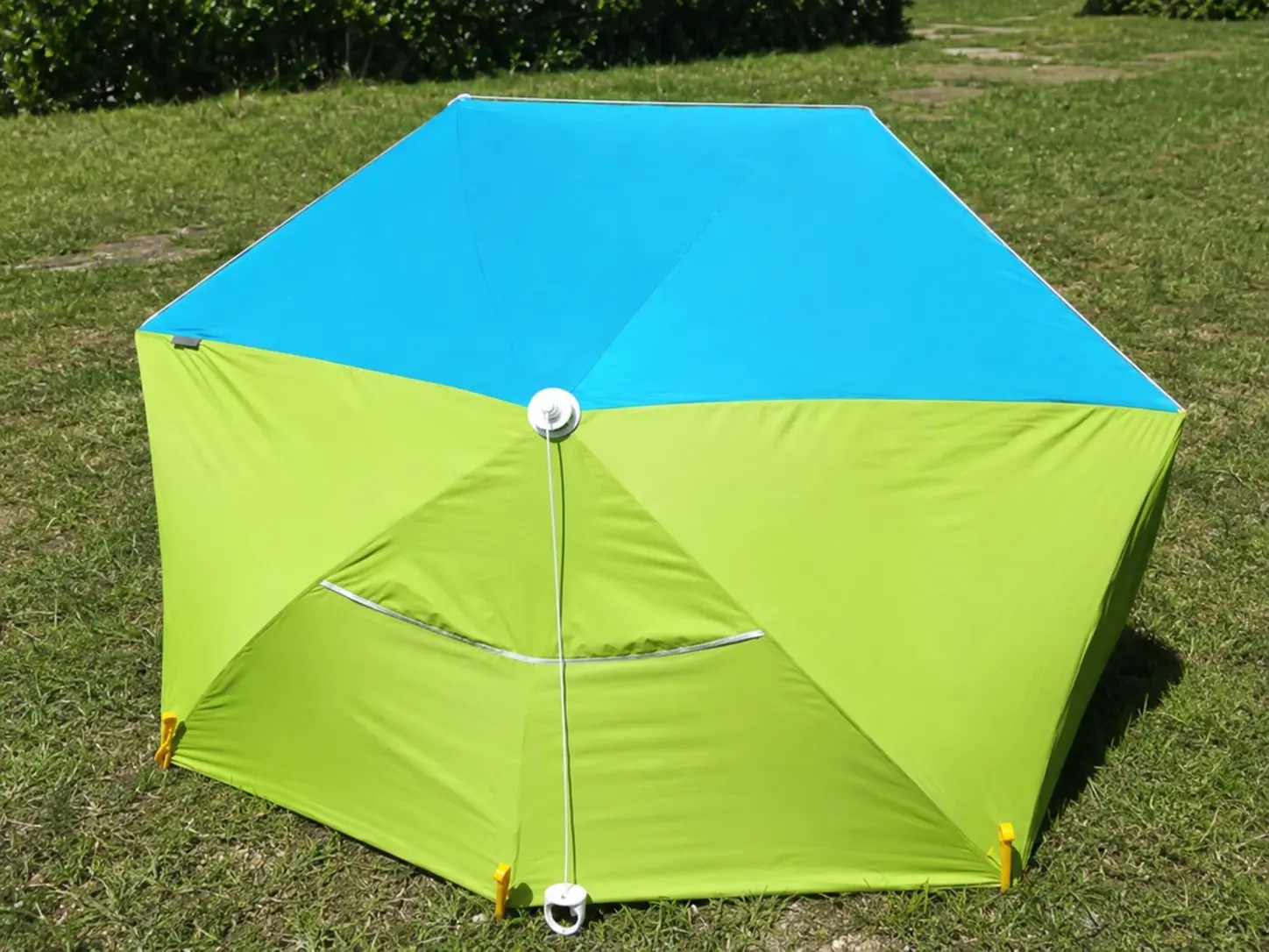 tente-de-plage-decathlon-232bea.jpg Test: L'abri anti UV Tribord de Décathlon – Image 1