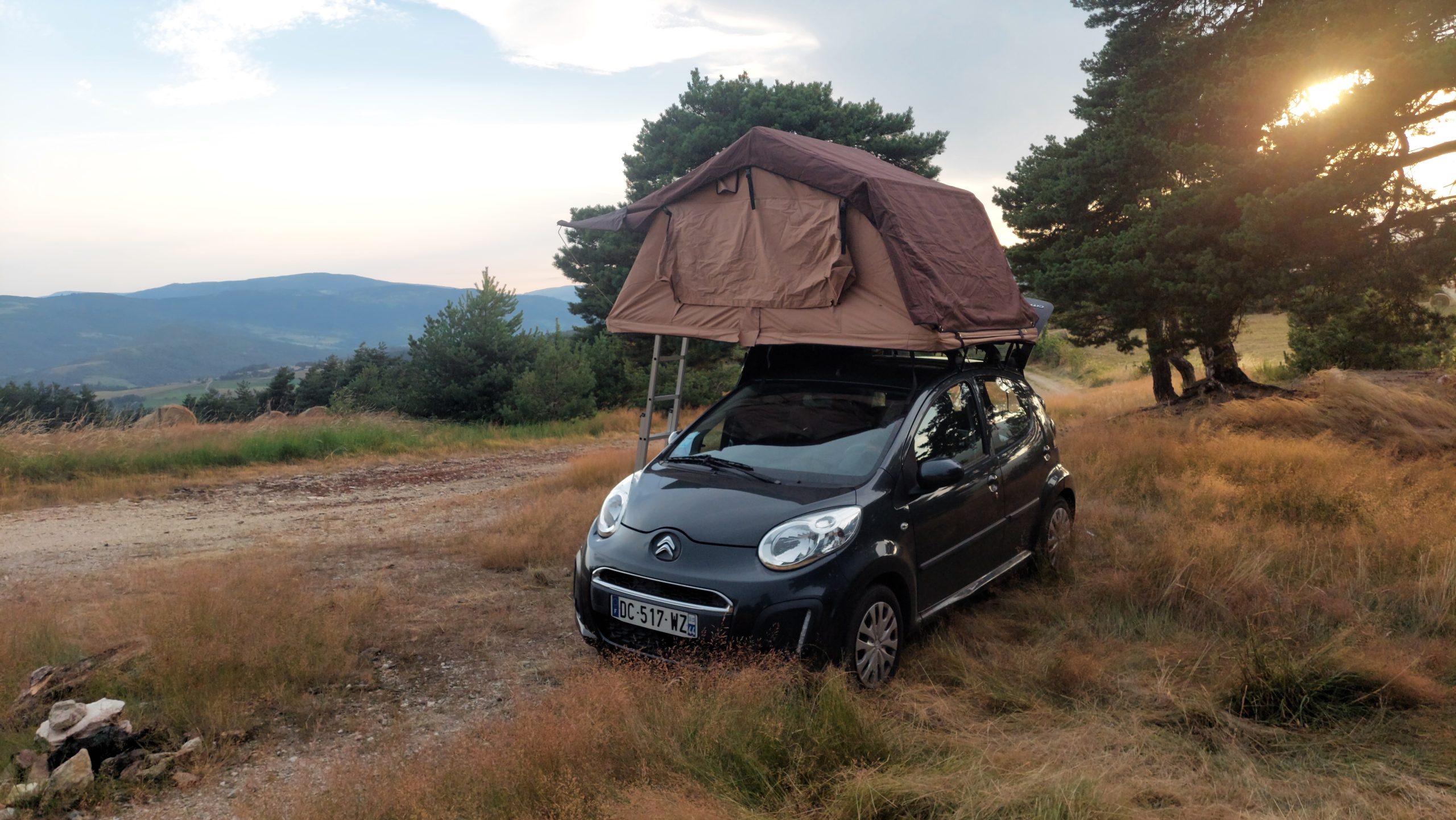tente-de-toit-534tbb.jpg Peut on mettre une tente de toit sur une petite voiture ? – Image 1
