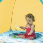 8 produits anti UV pour enfants à emmener sur la plage cet été. | Parents.fr
