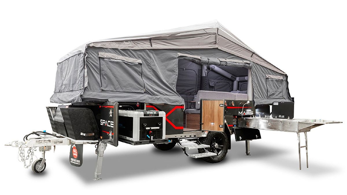 tente-remorque-011sut.jpg Cette tente gonflable Space X Air qui comprend 1 cuisine intégrée, 1 canapé, 1 télévision et 6 couchages vaut 39.990 dollars | GQ France – Image 1