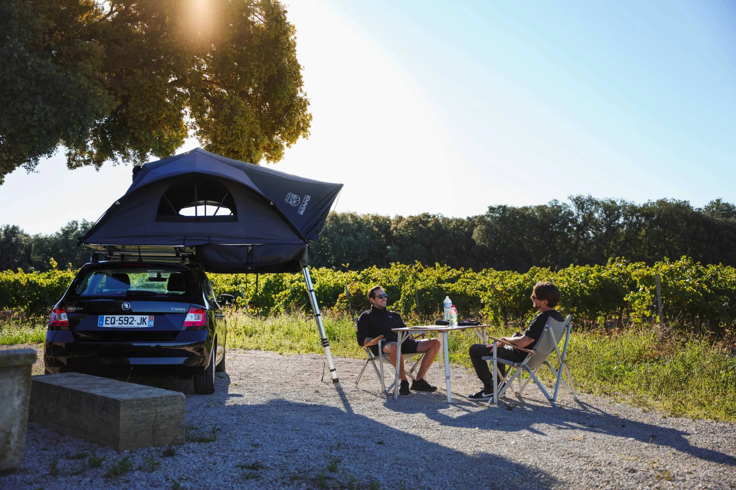 tente-sur-toit-de-voiture-261jby.jpg Quels véhicules sont compatibles avec les tentes de toit ? iKamper France – Image 1