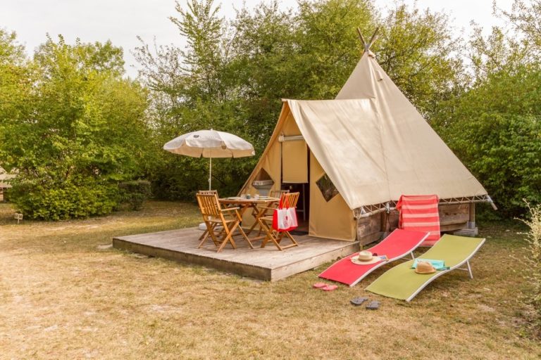tente-tipi-790rod.jpg Tente Tipi 4 personnes Camping Le Petit Trianon, 1 Hébergement – Image 1