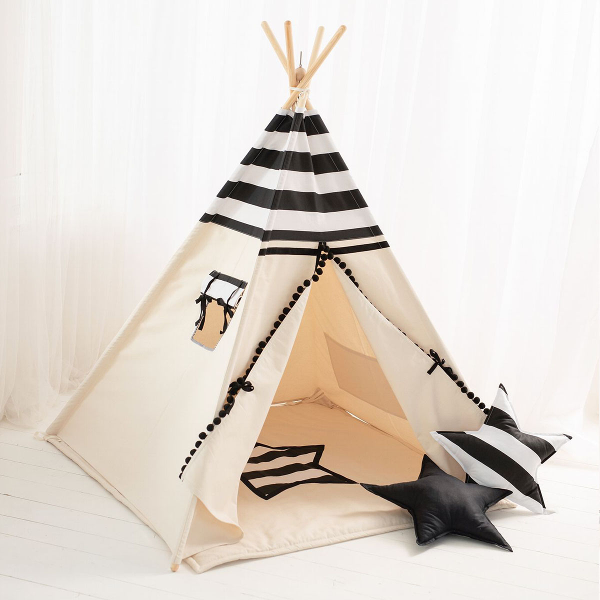 tipi-indien-305gyr.jpg Tipi indien, tente pour garçon Stripes, deux oreillers et un tapis – Image 1