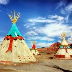 Tipis des Amérindiens photo stock. Image du désert, village 122040430