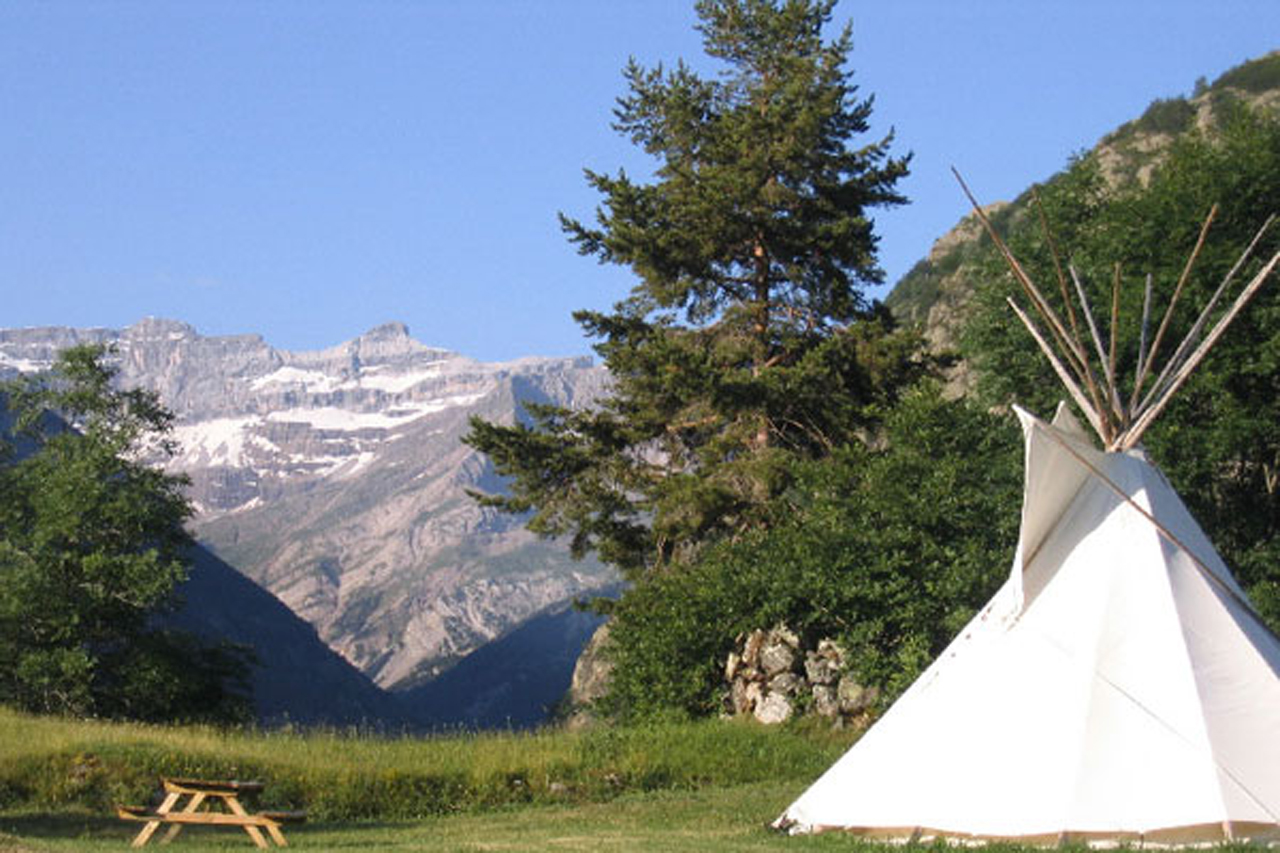 tipi-indien-426cie.jpg LES TIPIS INDIENS Vallées de Gavarnie | Vallées de Gavarnie – Image 1