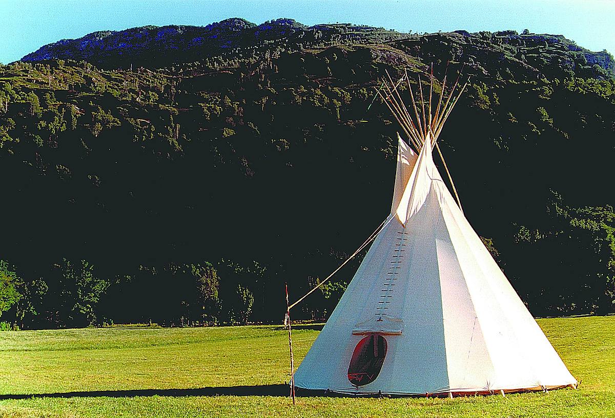tipi-indien-574yuj.jpg Tipi Tentes indiennes | Tipi Tentes indiennes | FamWest tente traditionnelle – Image 1