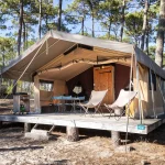 Tente toile et bois Sweet + en camping Huttopia